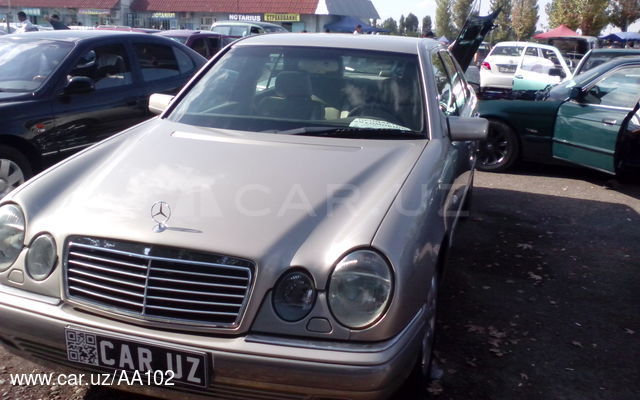 Mercedes-Benz E 230