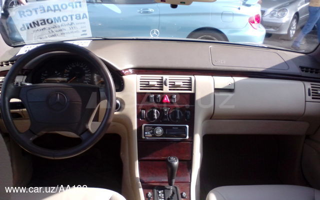 Mercedes-Benz E 230