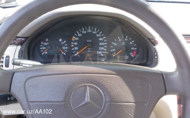 Mercedes-Benz E 230