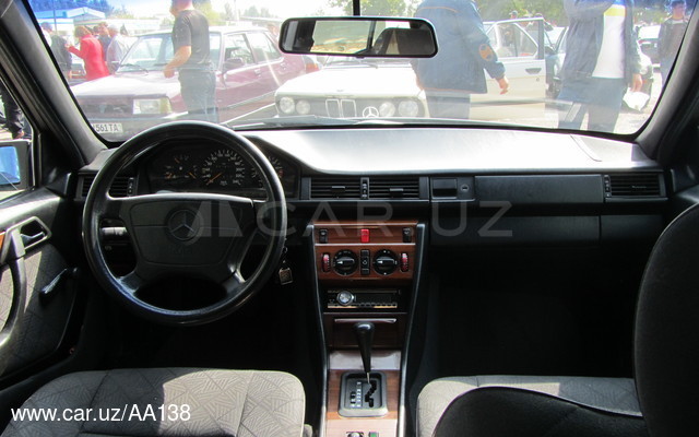 Mercedes-Benz E200