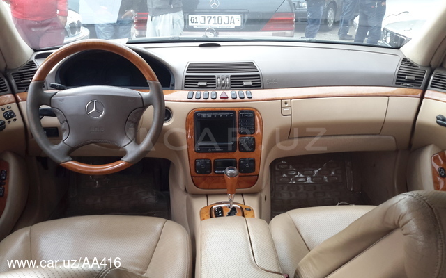 Mercedes-Benz W220